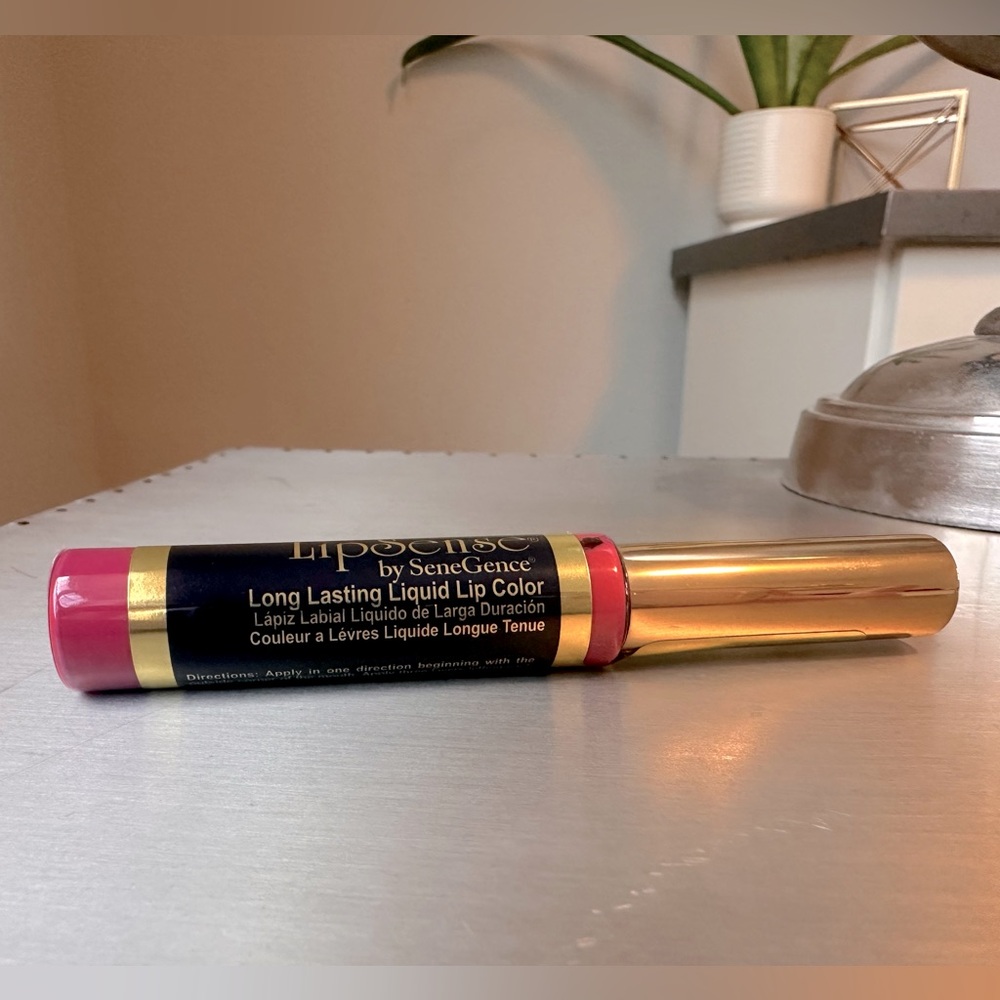 LipSense by SeneGence Long Lasting Lip Color .25 fl. oz./7.5 mL. Purple Reign